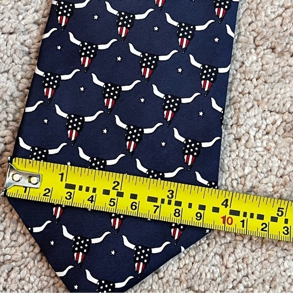 Barry Wells 100% Silk Neck Tie Bullish on America USA Flag Longhorn Print Navy - Picture 8 of 8